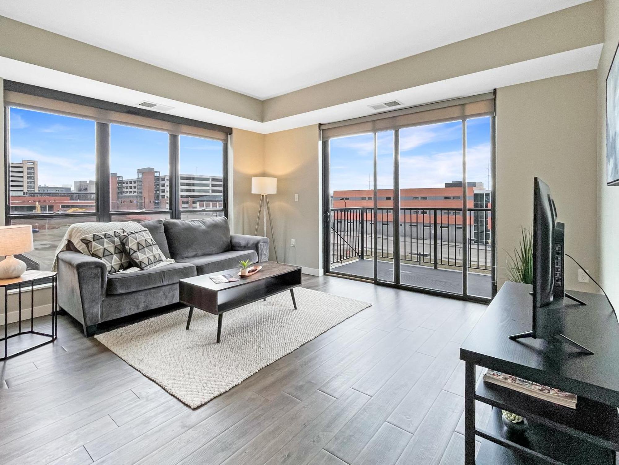 Apartamento Large Downtown 2Br -Hot Tub-Downtown! Des Moines Exterior foto
